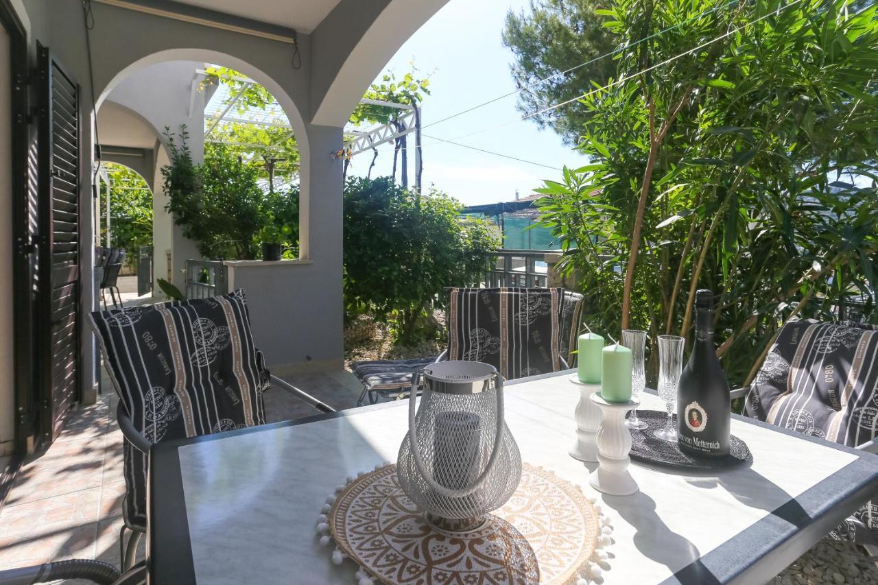 Apartmani Stanic Seget Vranjica Εξωτερικό φωτογραφία